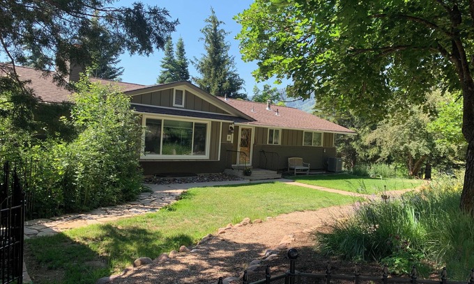 Mountain Green Casa | Quiet Mountainside home with amazing views just 15 minutes from skiing and town!