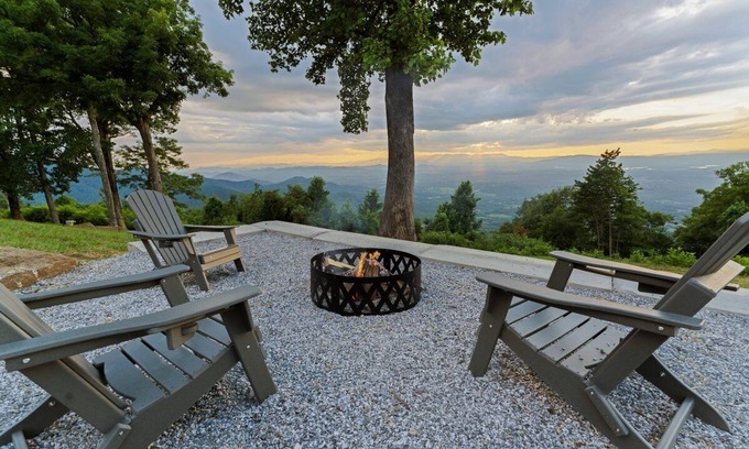 Morganton Casa | Quiet Mountaintop Vista w/ Hot tub and Fire pit