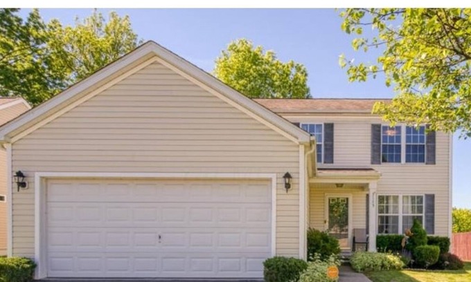 Northeast Columbus Casa | Quiet neighborhood, 10min to airport, 5min to Easton mall. Nonsmokers only