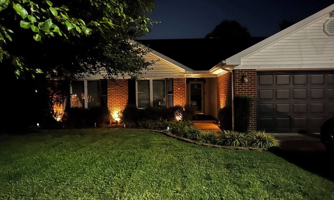 Owensboro Casa | Quiet neighborhood/2 car garage/fire pit/backyard privacy fence/PET FRIENDLY