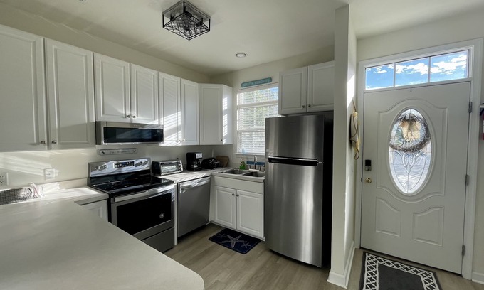 Frankford Casa | Quiet Neighborhood 2BR Townhouse 1.5 miles to beach
