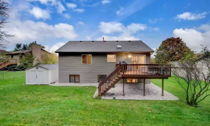 Eagan Casa | Quiet neighborhood near MOA, MSP & MNZoo. 5mins from Skate Park & Lebanon Hills.