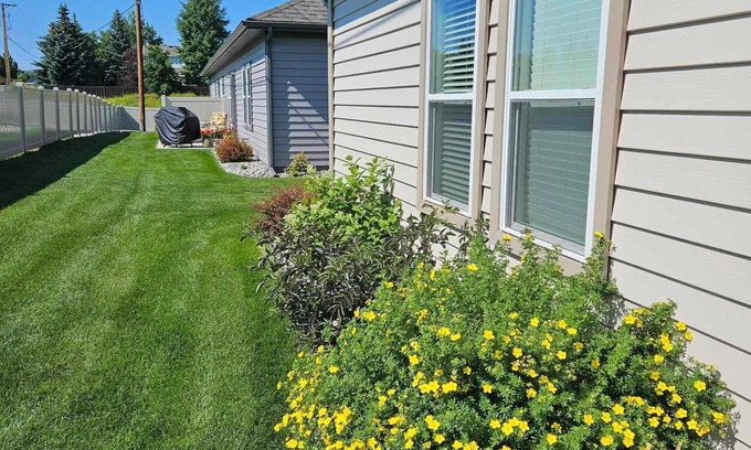 Sheridan Casa | Quiet, newer construction town home near the walking path network in Sheridan.