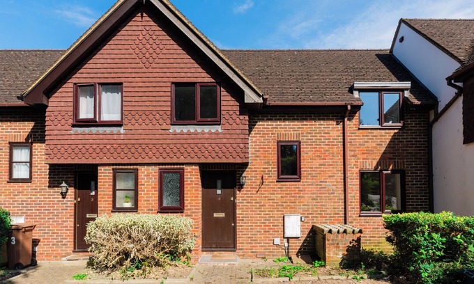 Carshalton Central Casa | Quiet newly furnished garden house in the heart of Carshalton, South London!