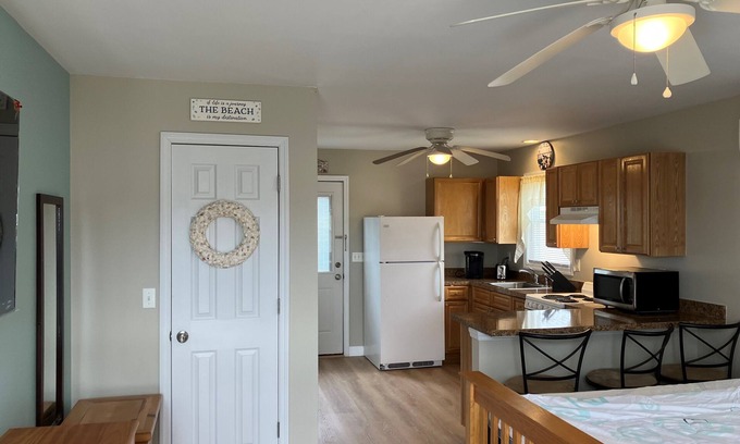 Seaside Heights Apartamento | Quiet North End - Studio Unit, Super Private + Off Street Parking!