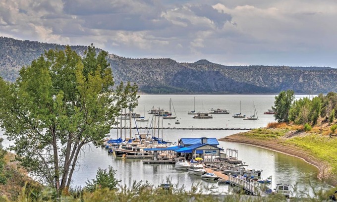 Pagosa Springs Casa | Quiet Pagosa Springs Cabin Lake and Mountain Views!