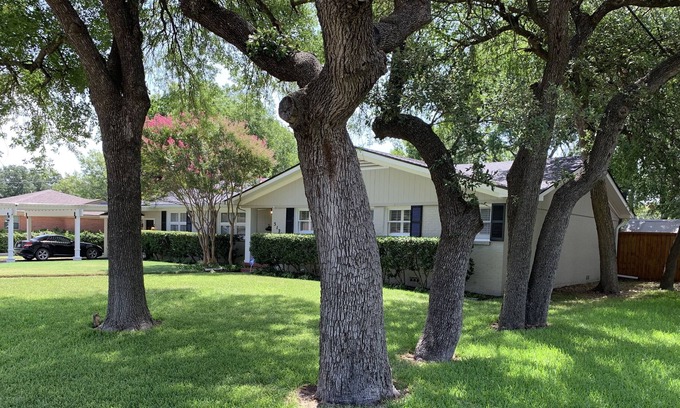 Mountainview Casa | Quiet peaceful 2600sf remodeled 3/2 with 3 living areas, trees and huge porch.