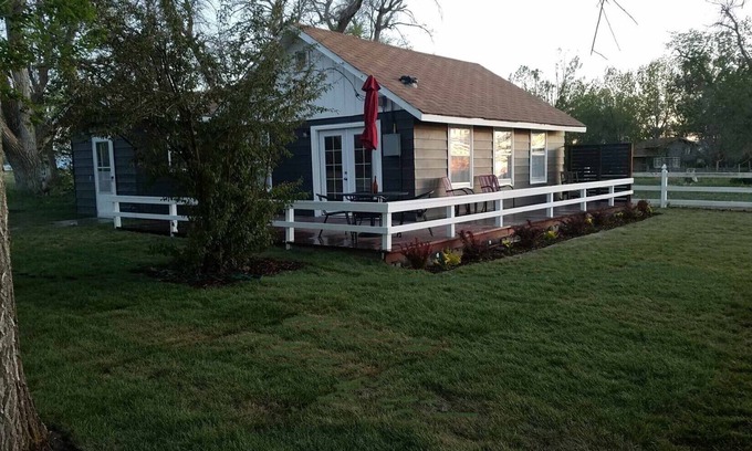 Riverton Cabaña | Quiet Private Country Cottage