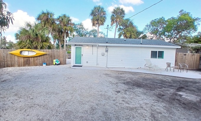Bonita Shores Cabaña | Quiet Quaint Cottage Right on Gulf Access Imperial River Close To Everything