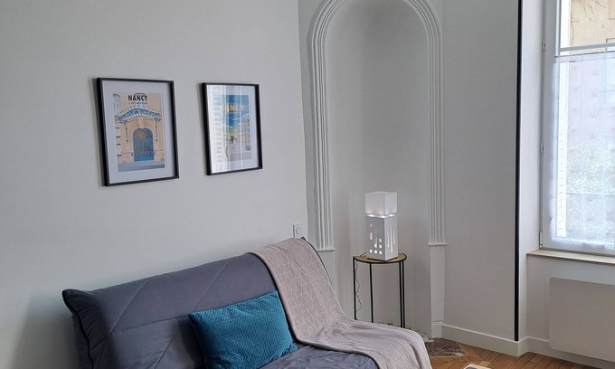 Poincare - Foch - Anatole France - Croix de Bourgogne Apartamento | Quiet, quality F2 apartment - Near thermal baths - Free street parking