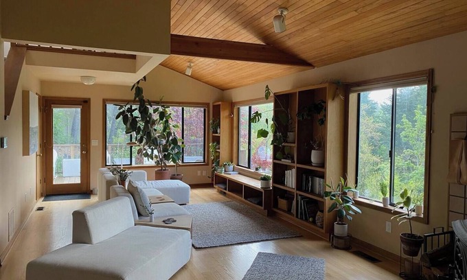 Portland Casa | Quiet, Remote Workplace for Working Professionals