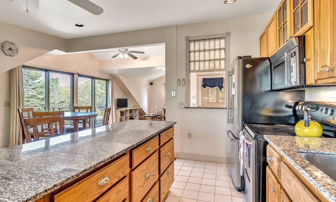 Boothbay Casa | Quiet Retreat with Yard, Damariscotta River Views, and Dock Access!