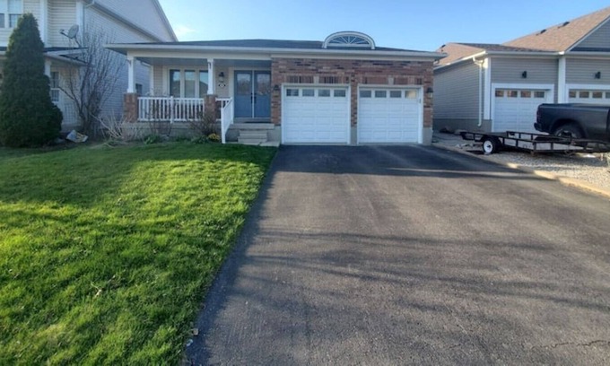 Brantford Casa | Quiet room in a nice neighborhood