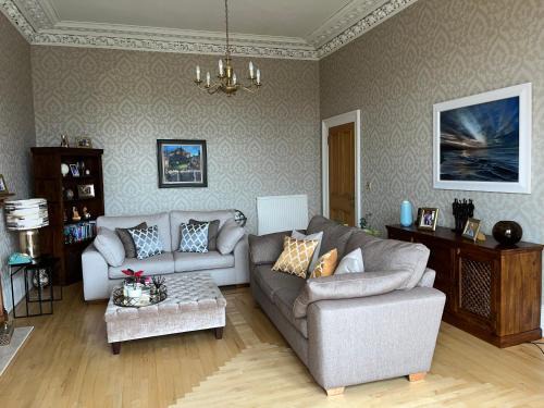 Merchiston Casa | Quiet room in vibrant Bruntsfield with private parking