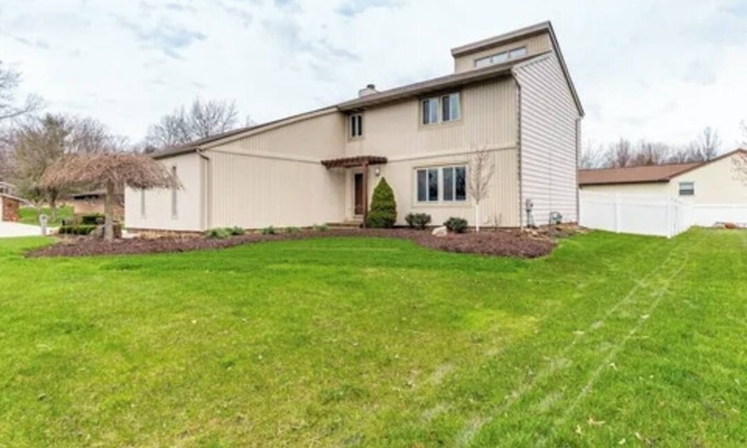 North Royalton Casa | Quiet, roomy, perfect!