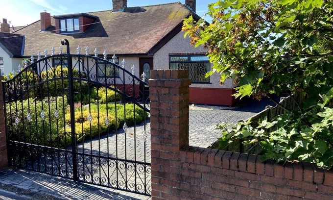 Thornton-Cleveleys Casa | Quiet secluded two bedroom bungalow with parking