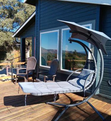 Julian Casa | Quiet serene hilltop retreat,a cozy king-size bed