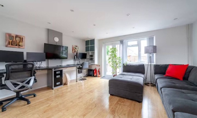 Edmonton Apartamento | Quiet & Spacious 2BR Flat w/Garden near Edmonton
