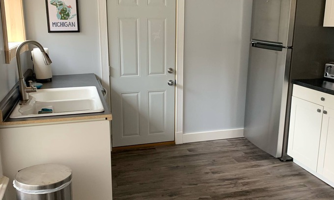 Marquette Apartamento | ¡Tranquilo y espacioso apartamento en el corazón de Marquette!
