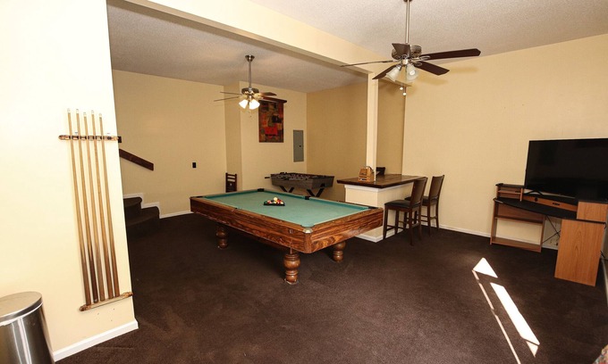 Savannah Casa | Quiet Spacious Family Sized House only 15 min to downtown,outlets,Cotsco,!