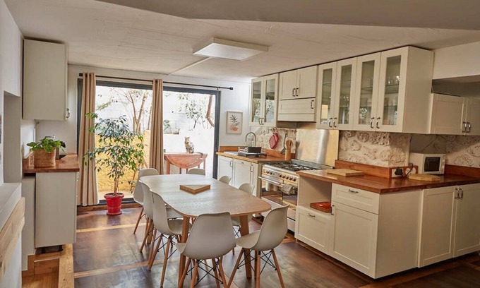 Pantin Casa | Quiet, spacious house just outside Paris. Metro 7