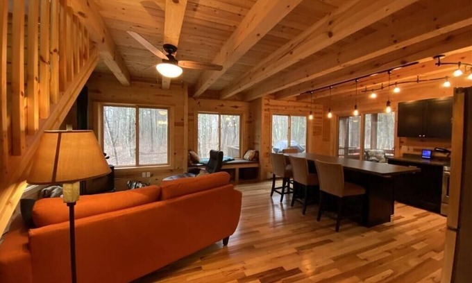Cable Cabina | Quiet Sports Oasis-Wooded & Private