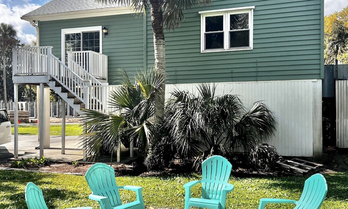 Isle of Palms Casa | Quiet street, Minutes Walk to Beach & Rec Center -Perfect Family Beach Home!