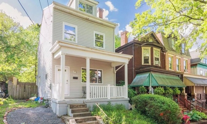 Brighton Heights Casa | Quiet Street/Minutes to Stadiums