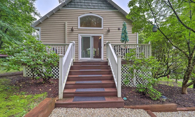 West Jefferson Apartamento | Quiet Studio Escape ~ 2 Mi to Blue Ridge Parkway!