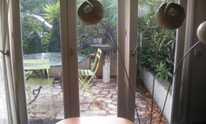 Joinville-le-Pont Apartamento | Quiet studio in detached house