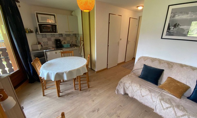 Abondance Apartamento | ¡Acogedor estudio con balcón y estacionamiento cubierto en zona tranquila!