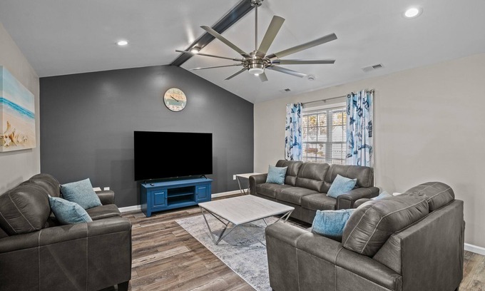 James City Casa | Quiet suburban neighborhood