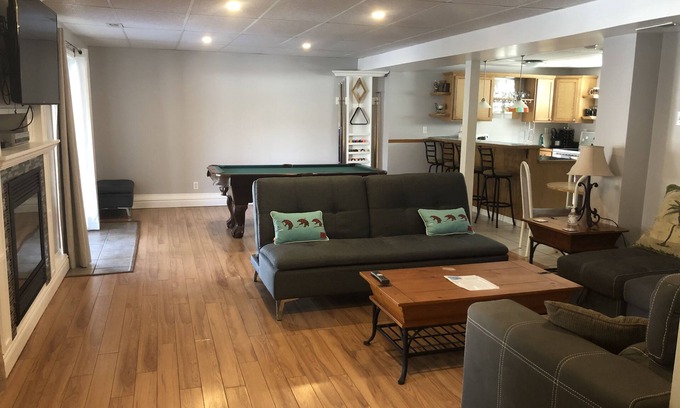 East Kootenay Casa | Suite tranquila enclavada en el valle del río Elk de las Montañas Rocosas