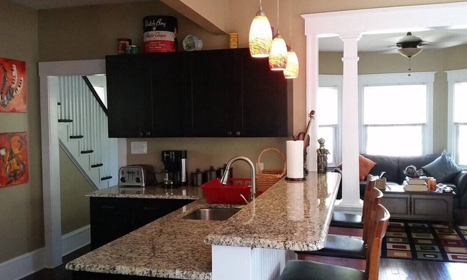 Carrboro Casa | Quiet & Tasteful 1920's Home in Desirable Linwood