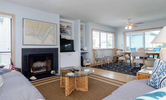Wrightsville Beach Casa | Quiet Townhome Steps to Ocean!