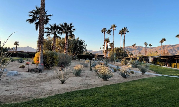 Borrego Springs Condominio | Quiet two bedroom Club Circle West condo with WiFi in beautiful Borrego Springs