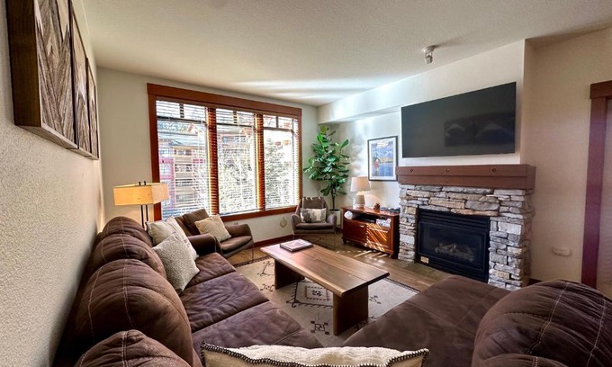 Mammoth Lakes Casa | Quiet, Updated, Corner Condo in the Village! Parking, Pool & Spa