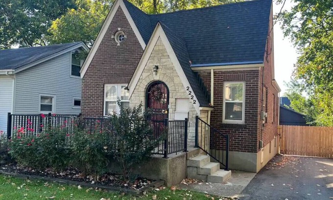 Hawthorne Casa | Quiet Upper Highlands 1 Block to Bardstown Road