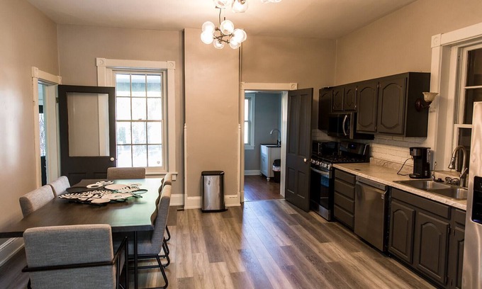Chillicothe Casa | ❤️Quiet, Upscale, 5 Bedroom, Walk to Downtown❤️