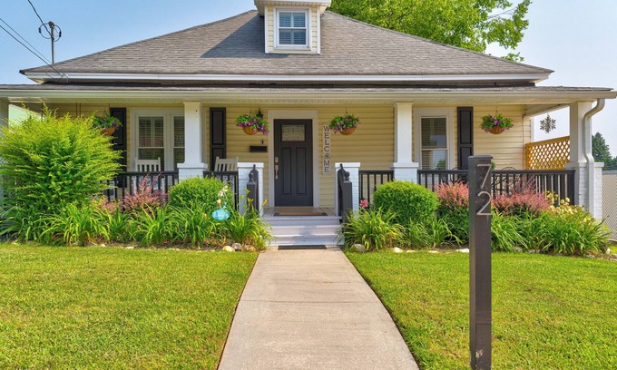 Ellijay Casa | Quiet upscale Bungalow 1 block to downtown square, restaurants, cafes, & shops.