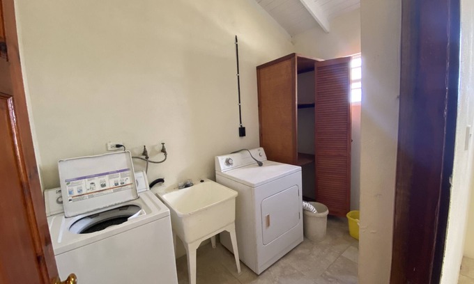 Callendar Apartamento | Quiet Upstairs Apartment over looking the highway