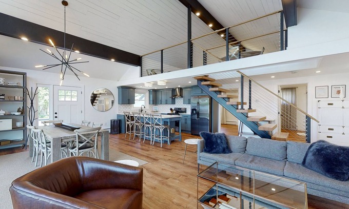 Bradford Cabaña | Quiet Upstate NY Waterfront Lakehouse