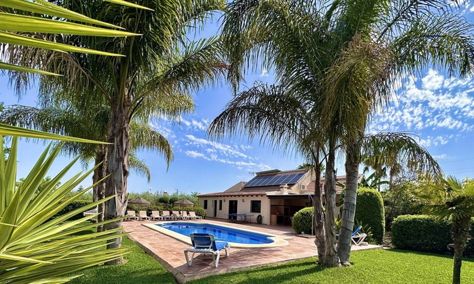 Alhaurín el Grande Villa | Villa tranquila con piscina climatizada, barbacoa y chimenea