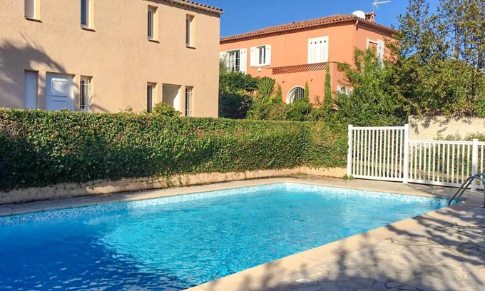 Cap-d'Antibes Villa | Tranquila Villa + piscina, 5 minutos a pie de la playa de Sandy y fácil para centro de la ciudad