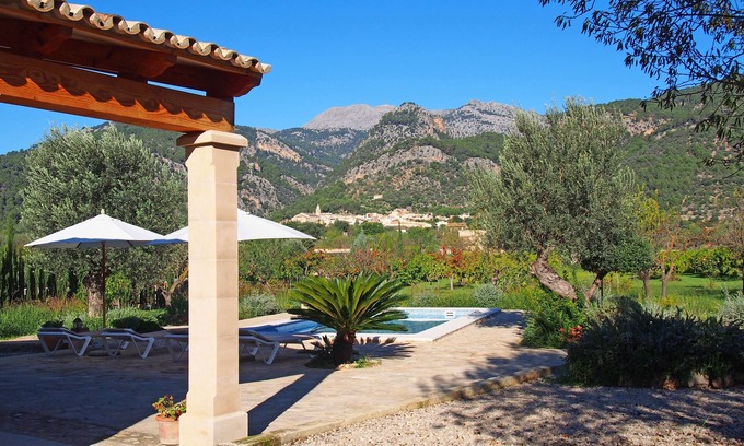 Selva Casa | Tranquila villa con piscina privada,wifi y fantásticas vistas, cerca del pueblo.