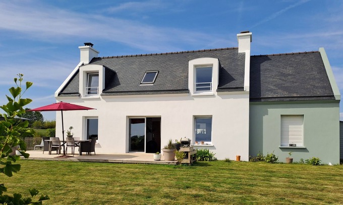 Treffiagat Villa | Quiet villa with sea view