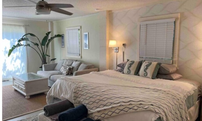 Charleston Casa | Quiet Waterfront Suite 10Min to Folly & Downtown!