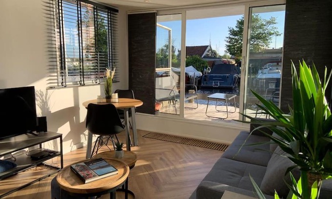 Municipality of Aalsmeer Alquiler De Eote | Quiet Waterloft near Amsterdam and Schiphol WS11