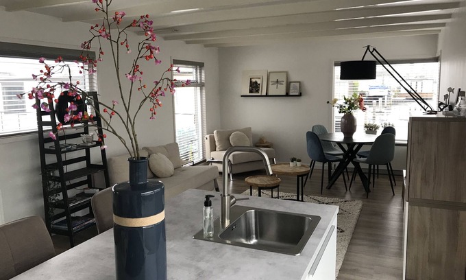 Municipality of Aalsmeer Alquiler De Eote | Quiet Waterloft near Amsterdam and Schiphol WS17