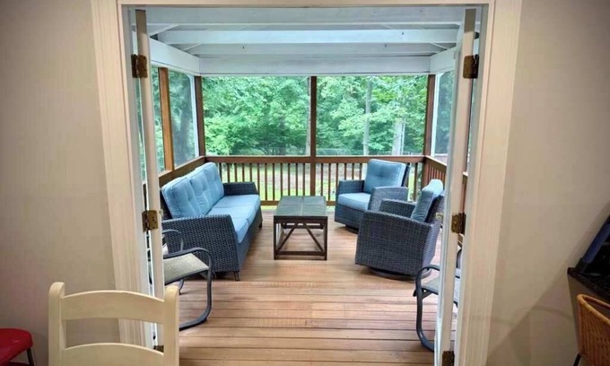 Hillsmere Casa | Quiet Waters Family Home 4BR Sleeps 8